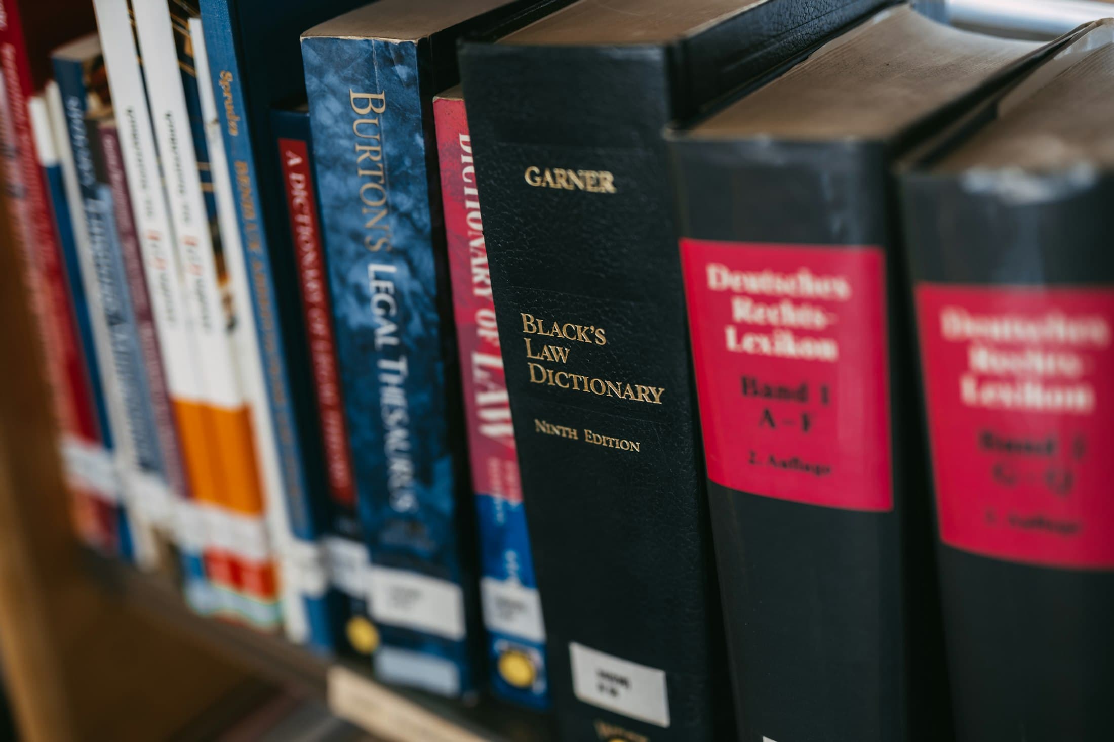 Biblioteca jurídica do escritório